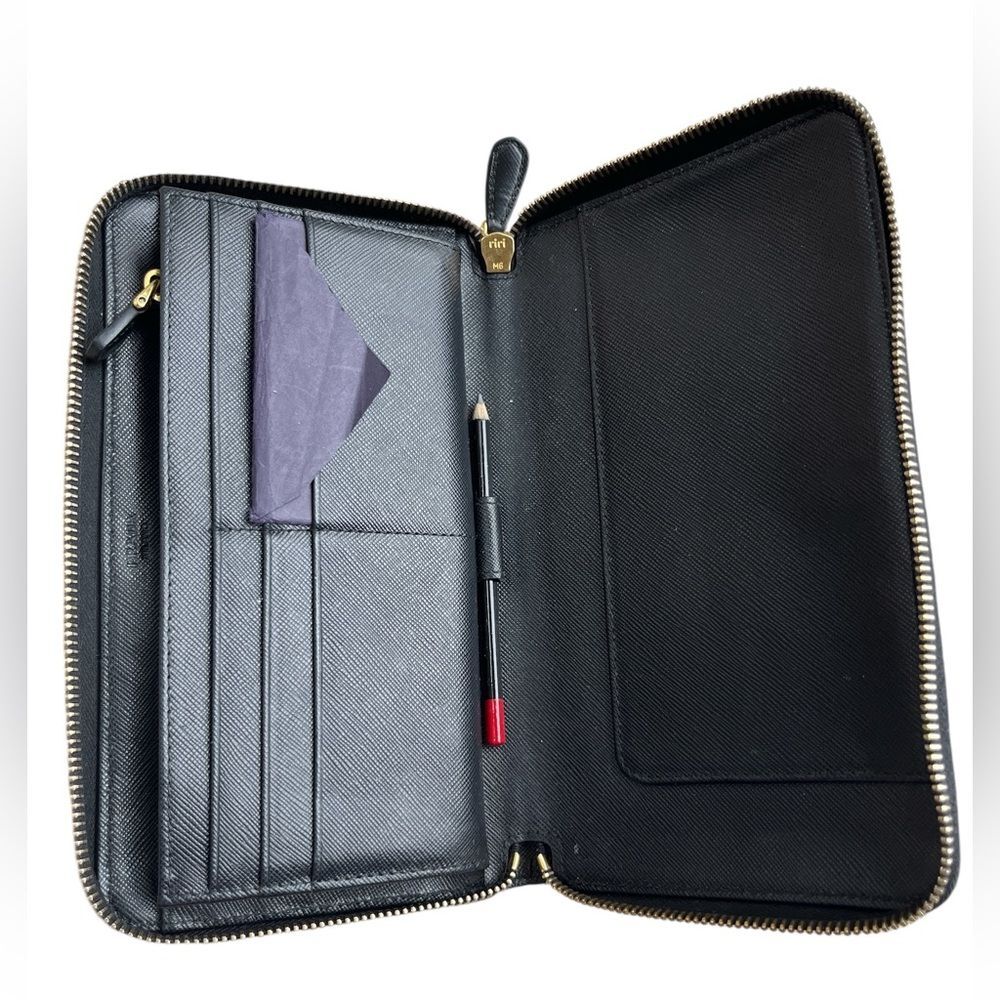 Prada Black Saffiano Leather Wallet Classic Luxury Piece - Picture 3 of 11